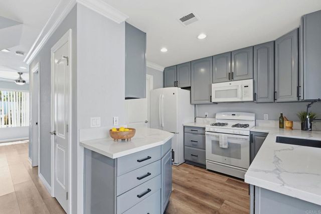 9416 Carlton Oaks Drive B, Santee, CA 92071