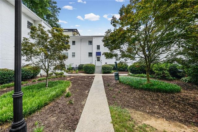 2240 Cheshire Bridge Road NE 207, Atlanta, GA 30324