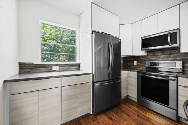 2240 Cheshire Bridge Road NE 207, Atlanta, GA 30324