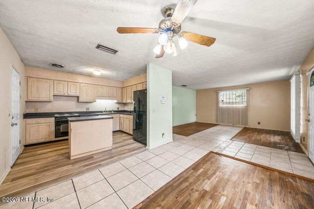 8307 GULLEGE Drive, Jacksonville, FL 32219