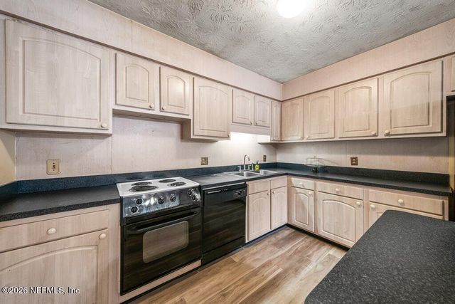 8307 GULLEGE Drive, Jacksonville, FL 32219