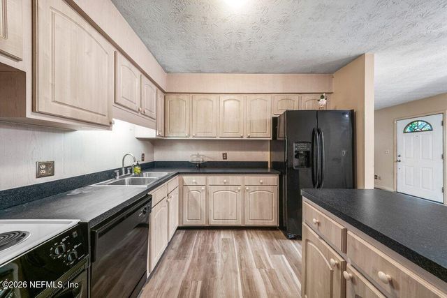 8307 GULLEGE Drive, Jacksonville, FL 32219