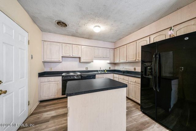 8307 GULLEGE Drive, Jacksonville, FL 32219