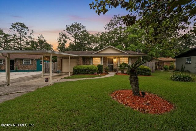 8307 GULLEGE Drive, Jacksonville, FL 32219