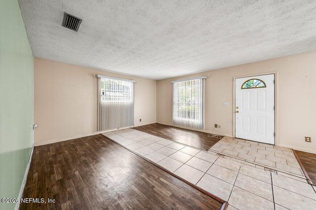8307 GULLEGE Drive, Jacksonville, FL 32219