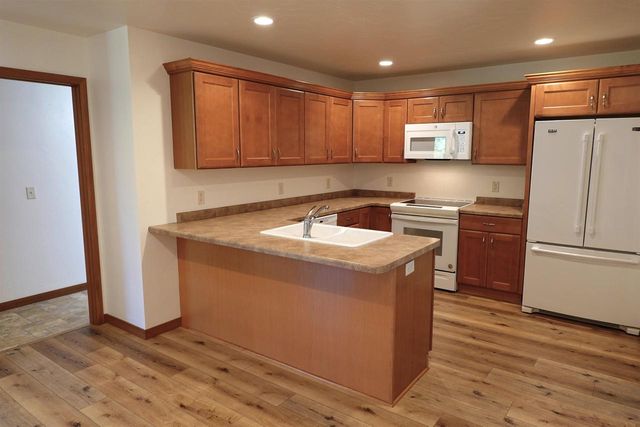 429 GREENBRIAR AVENUE, Fond Du Lac, WI 54935