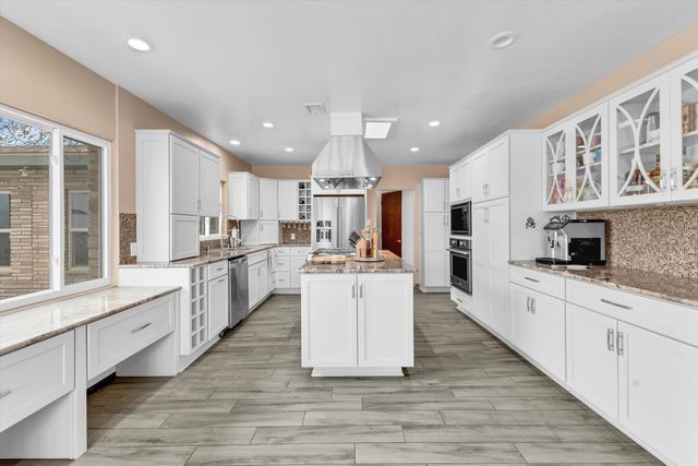 810 Solar Road NW, Albuquerque, NM 87107