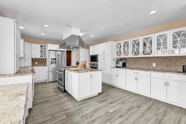 810 Solar Road NW, Albuquerque, NM 87107