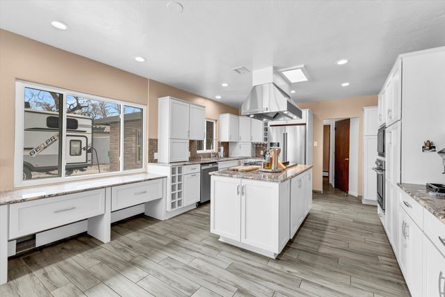 810 Solar Road NW, Albuquerque, NM 87107