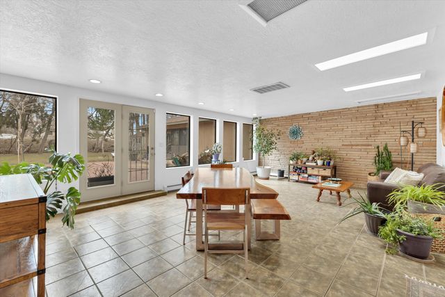 810 Solar Road NW, Albuquerque, NM 87107