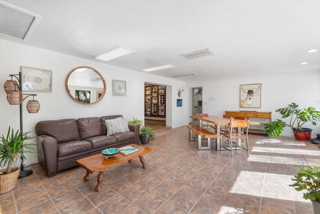 810 Solar Road NW, Albuquerque, NM 87107