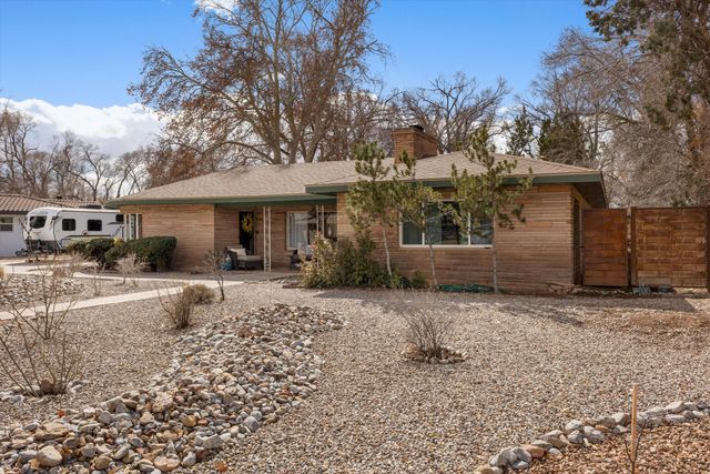 810 Solar Road NW, Albuquerque, NM 87107