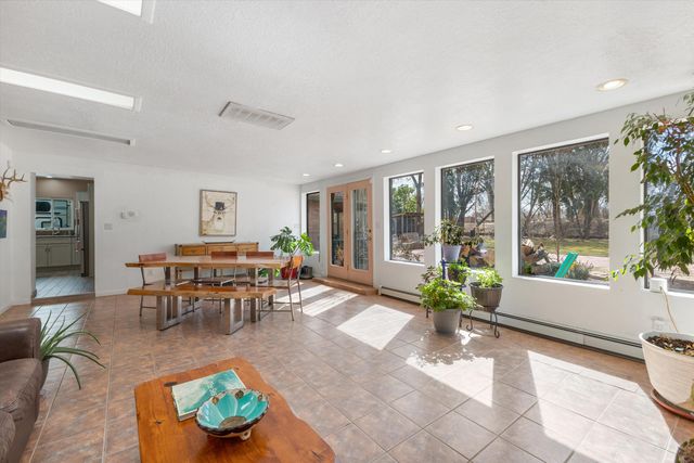 810 Solar Road NW, Albuquerque, NM 87107