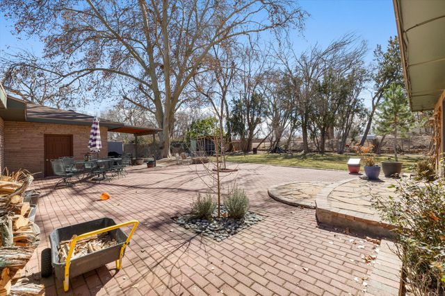 810 Solar Road NW, Albuquerque, NM 87107