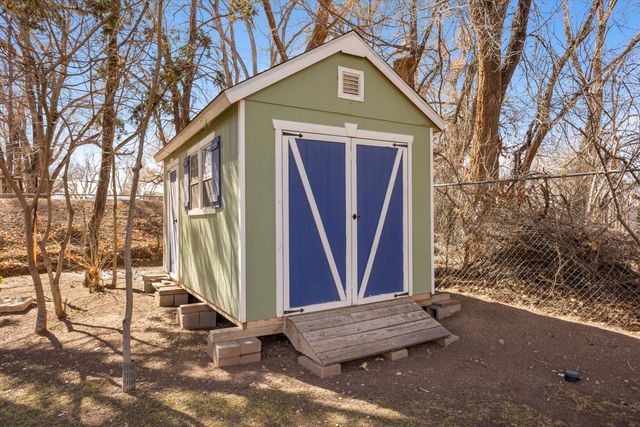 810 Solar Road NW, Albuquerque, NM 87107