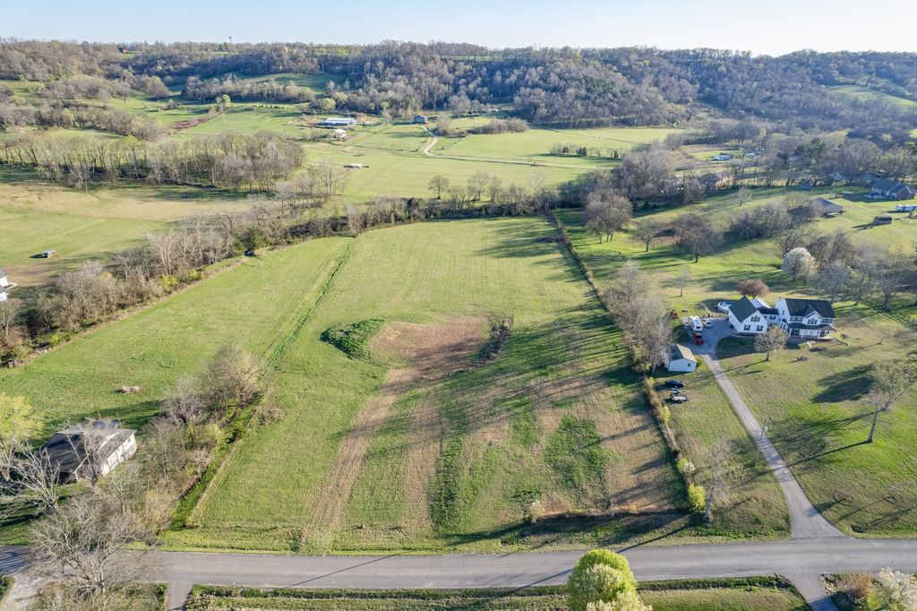 0 Theta Pike, Columbia, TN 38401