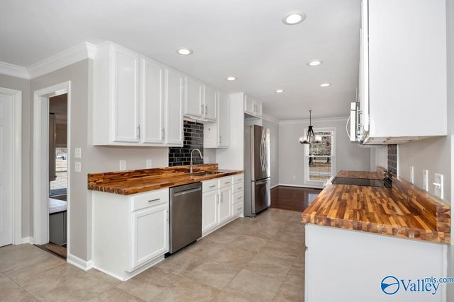 6403 Trailwood Drive, Huntsville, AL 35811