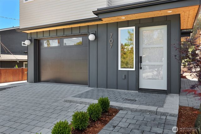 707 N 65th Street, Seattle, WA 98103