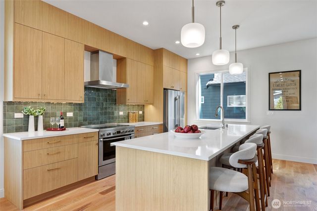707 N 65th Street, Seattle, WA 98103