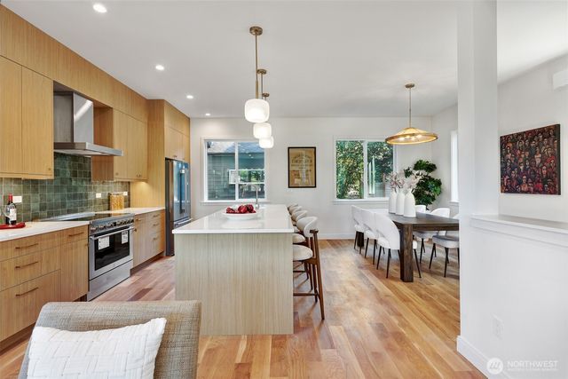 707 N 65th Street, Seattle, WA 98103