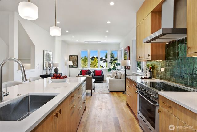 707 N 65th Street, Seattle, WA 98103