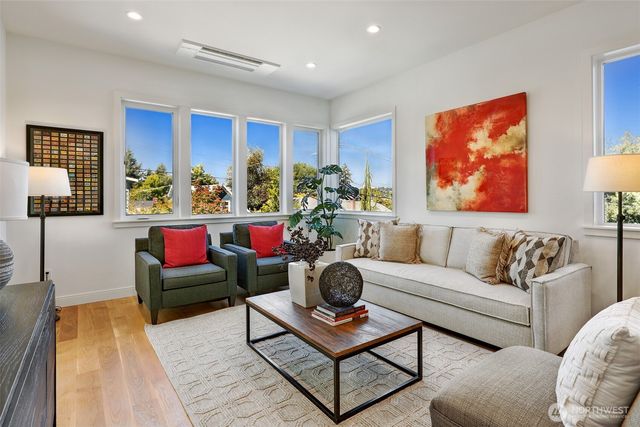 707 N 65th Street, Seattle, WA 98103