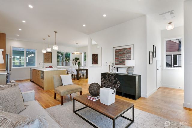 707 N 65th Street, Seattle, WA 98103
