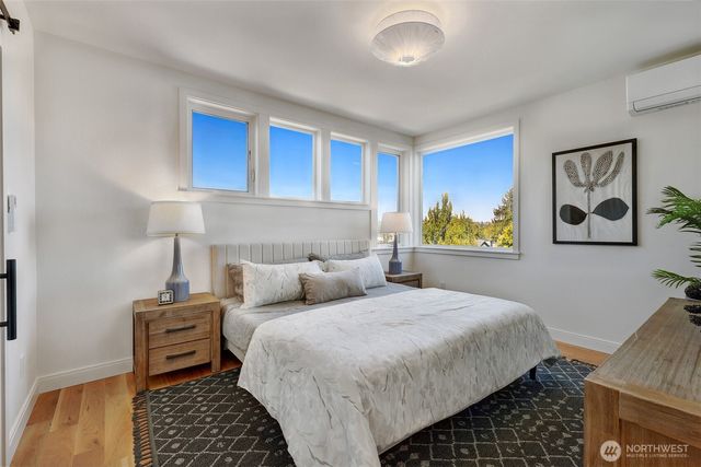 707 N 65th Street, Seattle, WA 98103