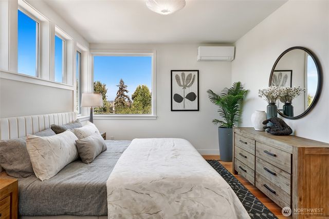 707 N 65th Street, Seattle, WA 98103