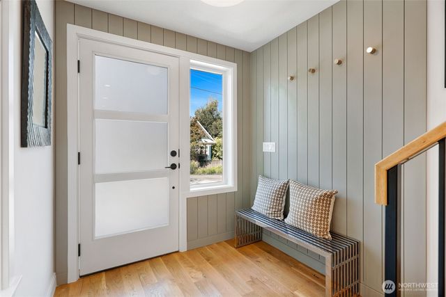 707 N 65th Street, Seattle, WA 98103