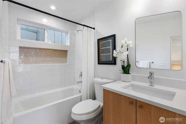 707 N 65th Street, Seattle, WA 98103