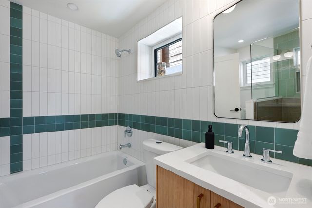 707 N 65th Street, Seattle, WA 98103