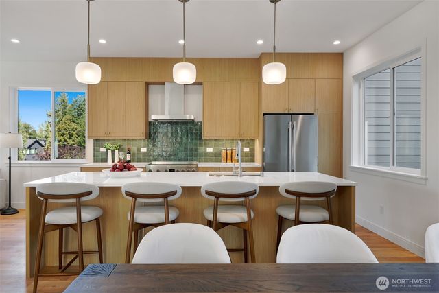 707 N 65th Street, Seattle, WA 98103