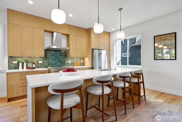 707 N 65th Street, Seattle, WA 98103