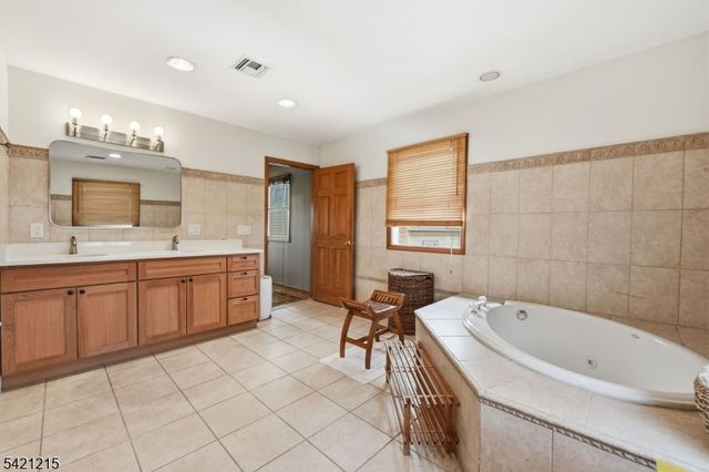 16 Arlington Blvd, North Arlington Boro, NJ 07031