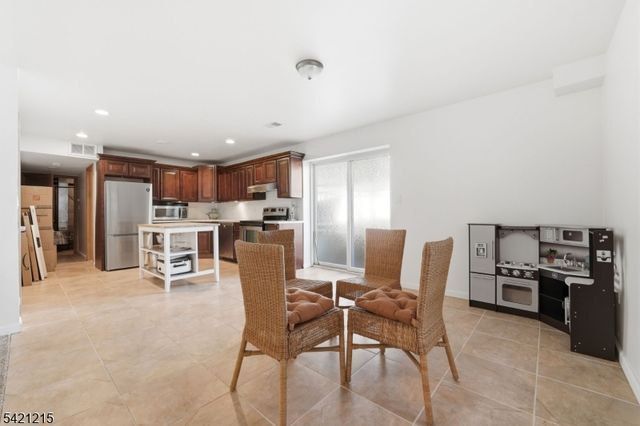 16 Arlington Blvd, North Arlington Boro, NJ 07031