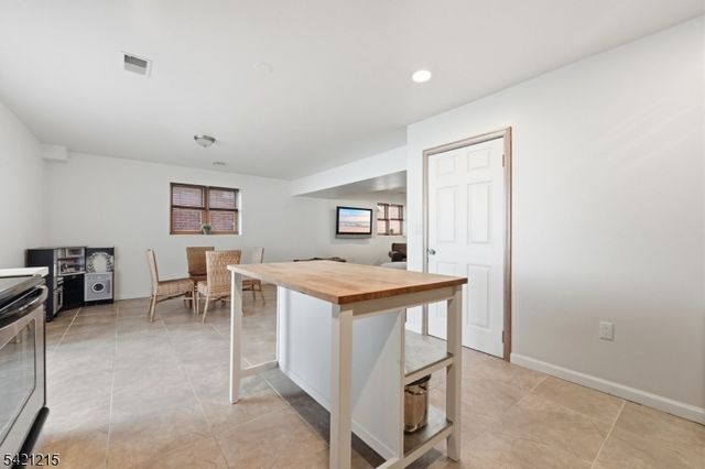 16 Arlington Blvd, North Arlington Boro, NJ 07031