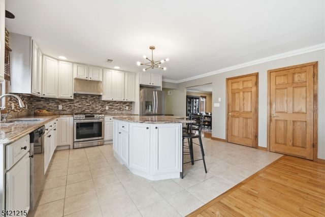 16 Arlington Blvd, North Arlington Boro, NJ 07031