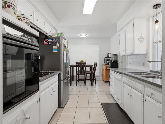 649 W Ashcroft Avenue, Clovis, CA 93612