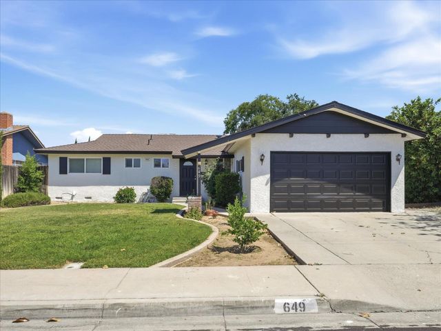 649 W Ashcroft Avenue, Clovis, CA 93612