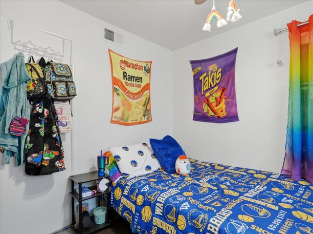 649 W Ashcroft Avenue, Clovis, CA 93612