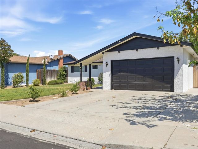 649 W Ashcroft Avenue, Clovis, CA 93612