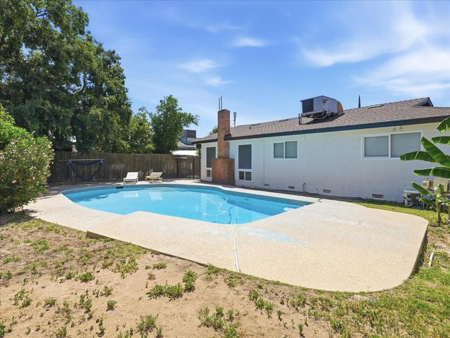 649 W Ashcroft Avenue, Clovis, CA 93612