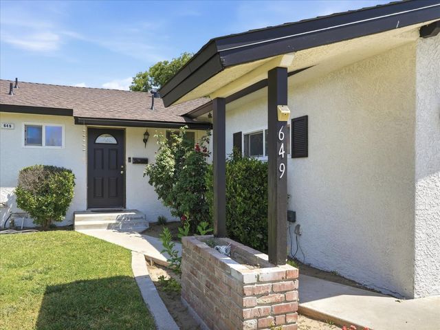 649 W Ashcroft Avenue, Clovis, CA 93612