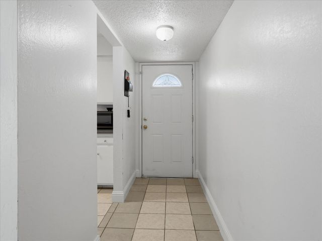 649 W Ashcroft Avenue, Clovis, CA 93612