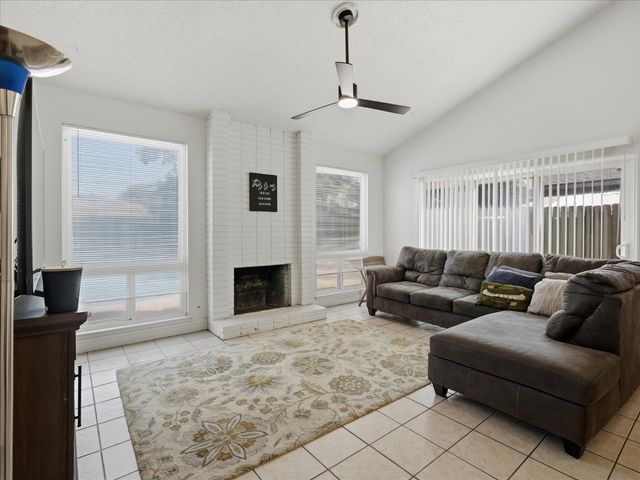 649 W Ashcroft Avenue, Clovis, CA 93612