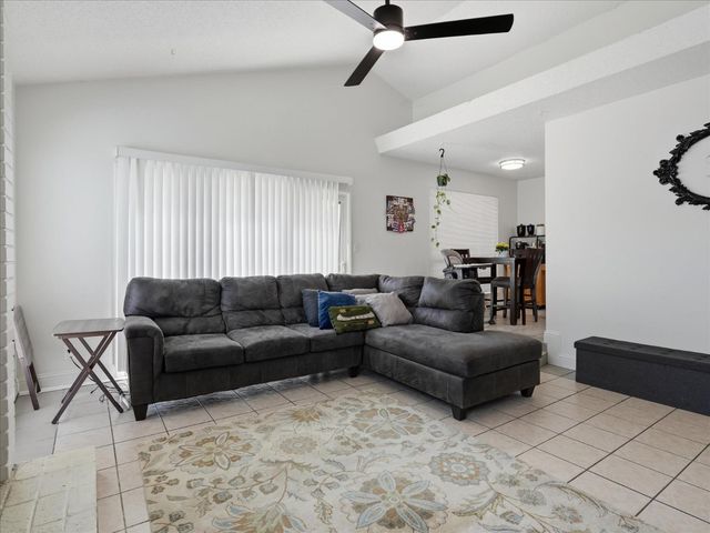 649 W Ashcroft Avenue, Clovis, CA 93612