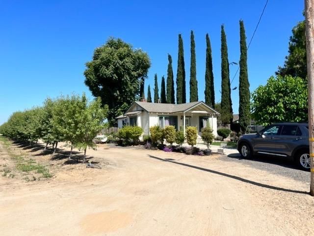 5923 N Biola Avenue, Fresno, CA 93723