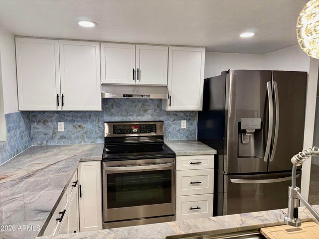 5817 W TIERRA BUENA Lane, Glendale, AZ 85306