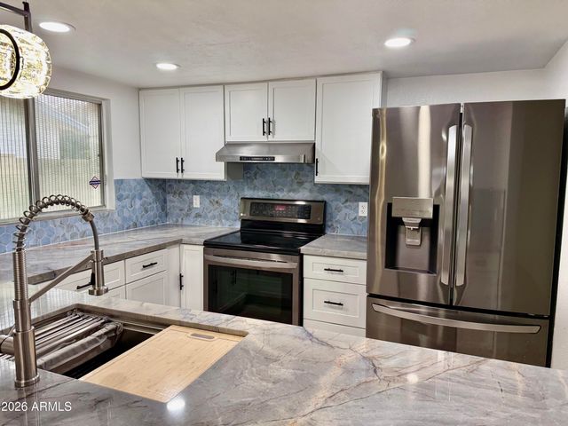 5817 W TIERRA BUENA Lane, Glendale, AZ 85306